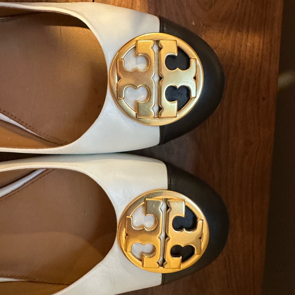 Tory Burch Chelsea Cap Toe Block Heel Pumps - Picture 3 of 6
